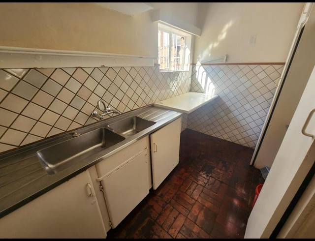 9 BEDROOM HOUSE FOR SALE IN MUCKLENEUK